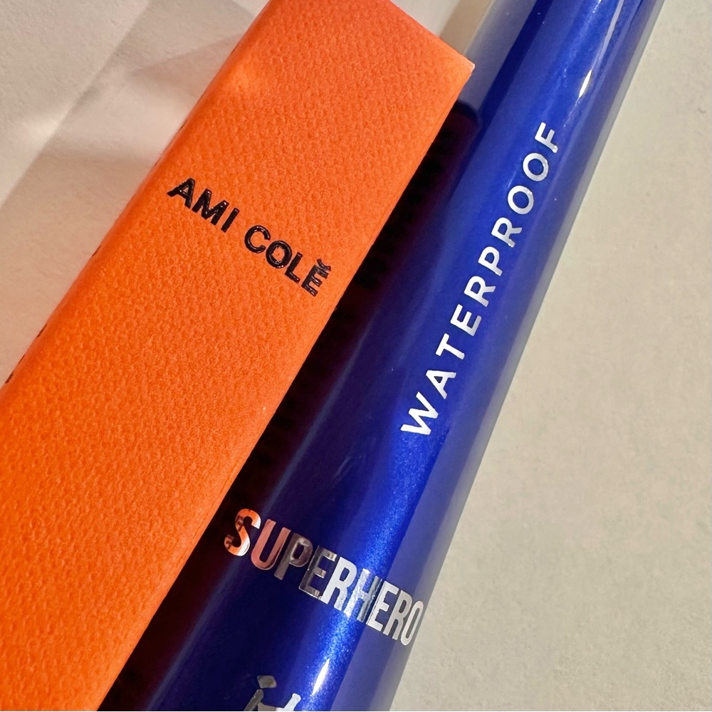 Ami Colé‎ Skin-Enhancing Concealer + IT Cosmetics 
Superhero Volumizing Mascara